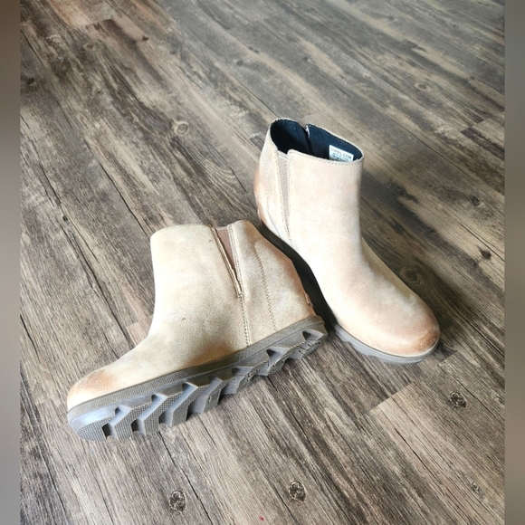 Sorel Joan Of Arctic Leather Wedge Zip Tan Ankle Booties with Chunky Sole - Picture 1 of 7